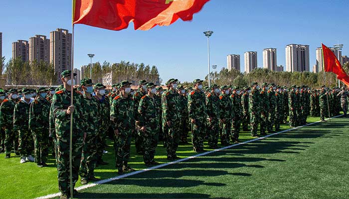 官网隆重举行2022级新生开学典礼暨军训总结表彰大会